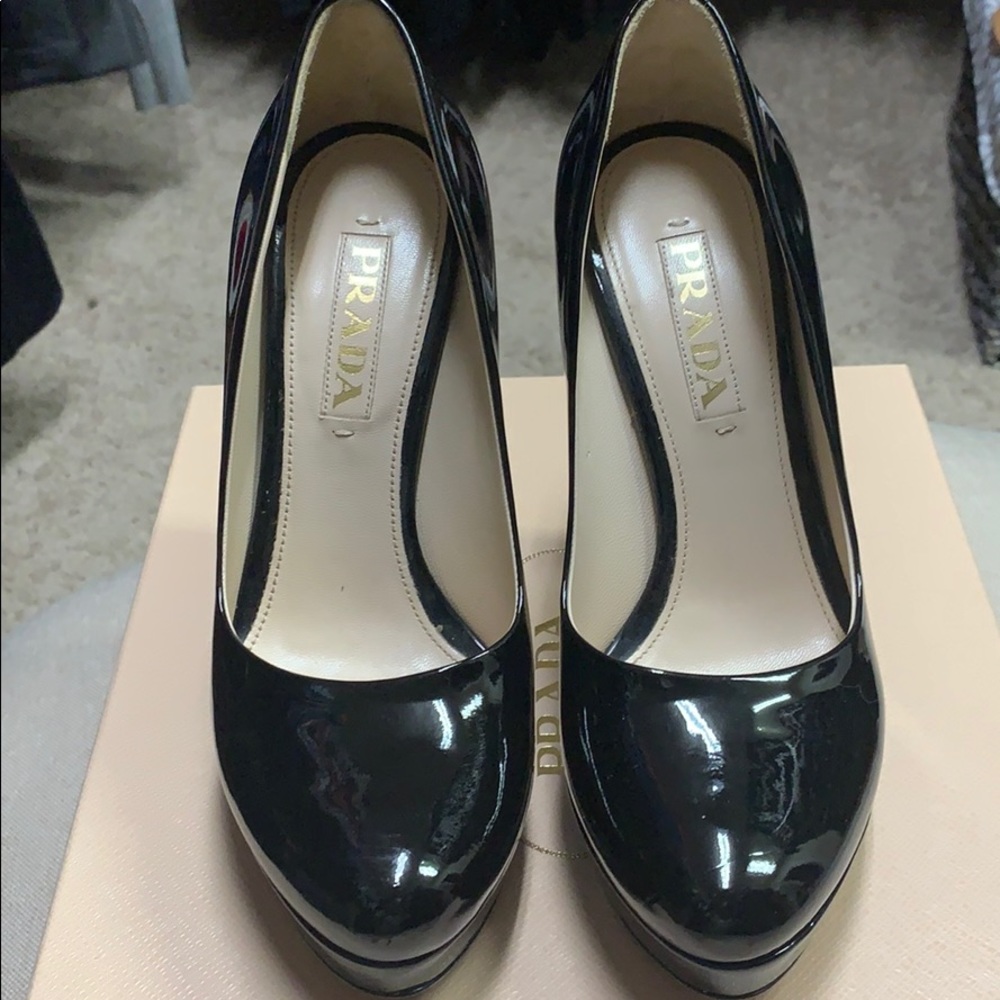 Prada Black Patent pumps size 37 - Picture 3 of 8